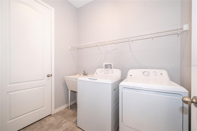 Building Photo - 902 Grand Hilltop Dr