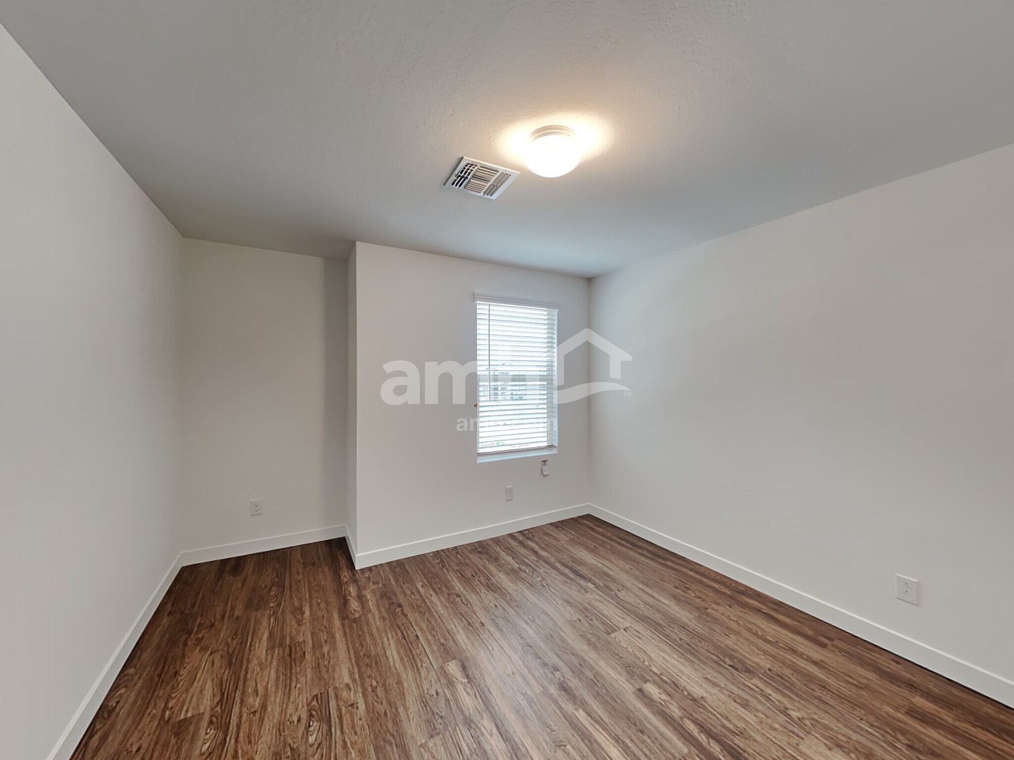 Building Photo - 4019 S 105th Dr