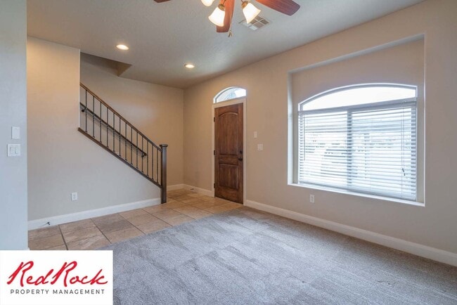 Building Photo - Beautiful Southgate Townhome!