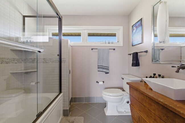 Building Photo - Charming 3-Bed Oasis with Scenic Waterfront Views and Pool 15 minutes from Downtown Nashville