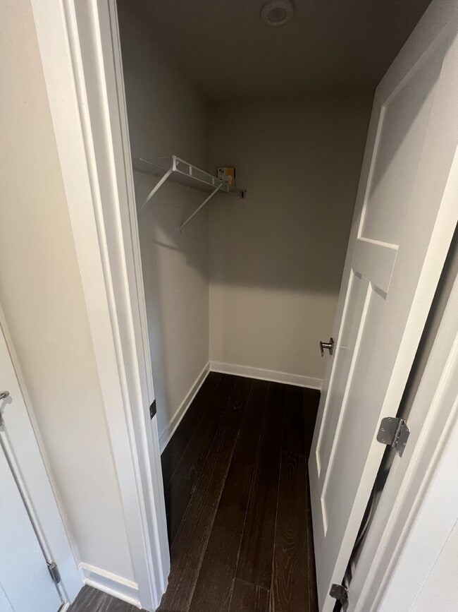 Building Photo - Exceptional 3-Level Corner Unit Townhome w...