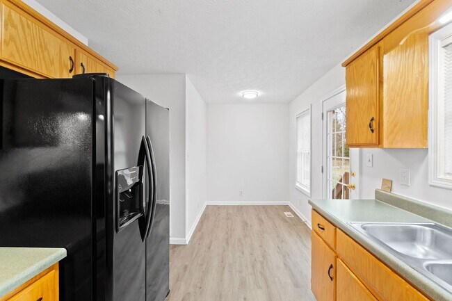 Building Photo - 941 Crabapple Ln