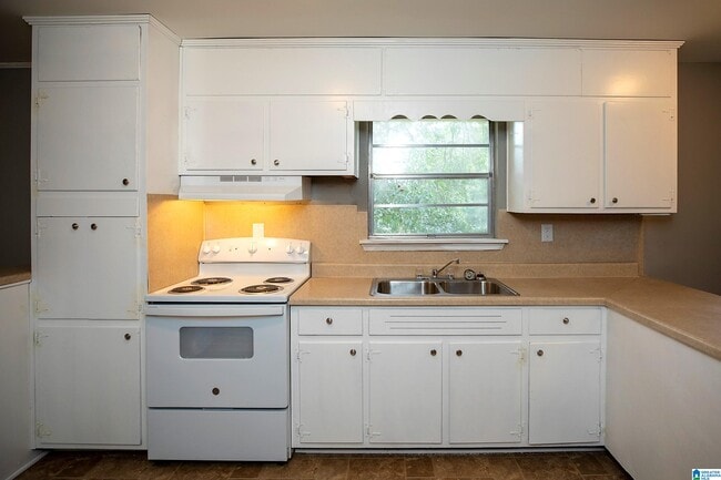 Building Photo - 729 Heflin Ave E