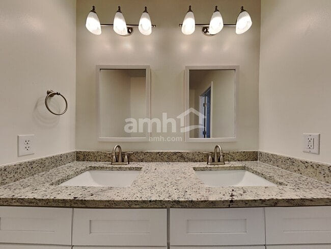 Building Photo - 170 Belle Grove Cir