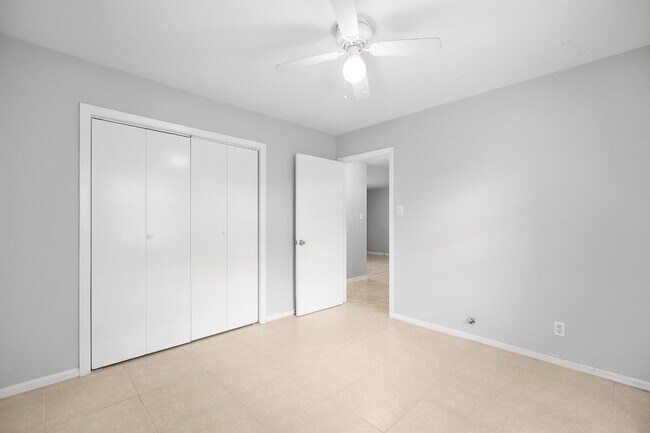 Building Photo - 5605 1/2 Jim Hogg Ave-