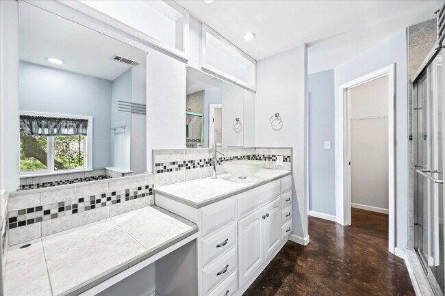 Building Photo - Beautiful 2 Bedroom, 2 Bath Home in Guard-...