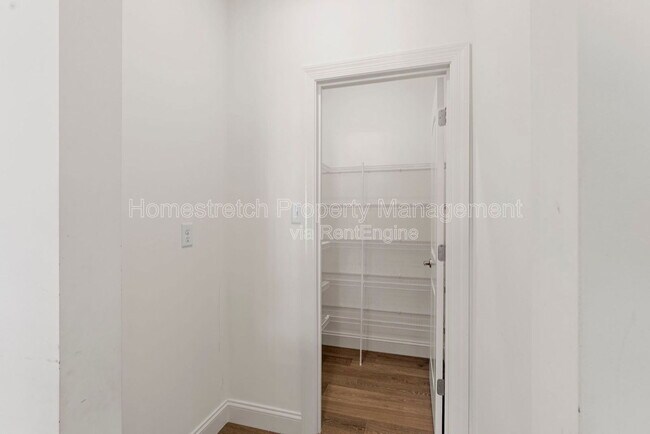 Building Photo - 521 Upper Ridgepointe Ct