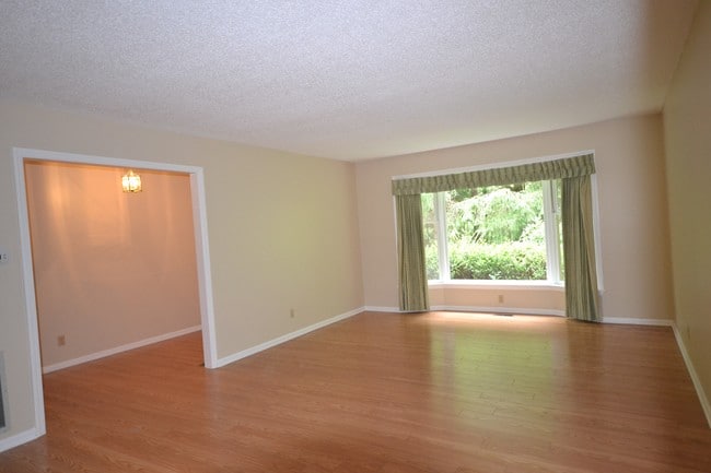 Building Photo - 226 Park Ln
