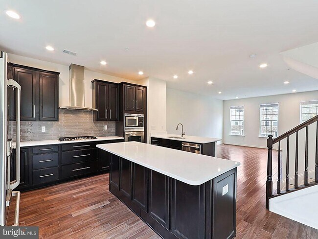 Building Photo - 523 Chestnut Ct