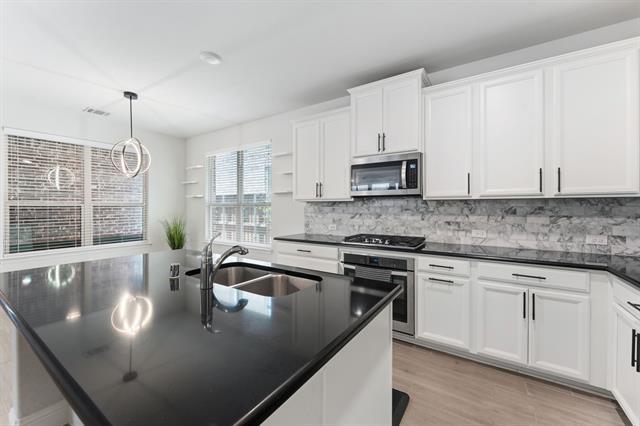 Building Photo - 2104 Barx Dr