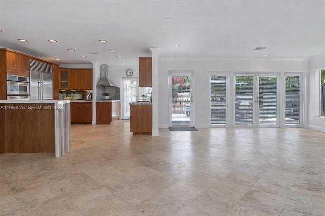 Building Photo - 5830 Pine Tree Dr