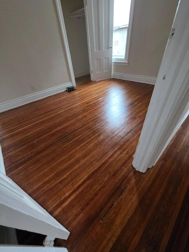 Building Photo - 19 Taylor St