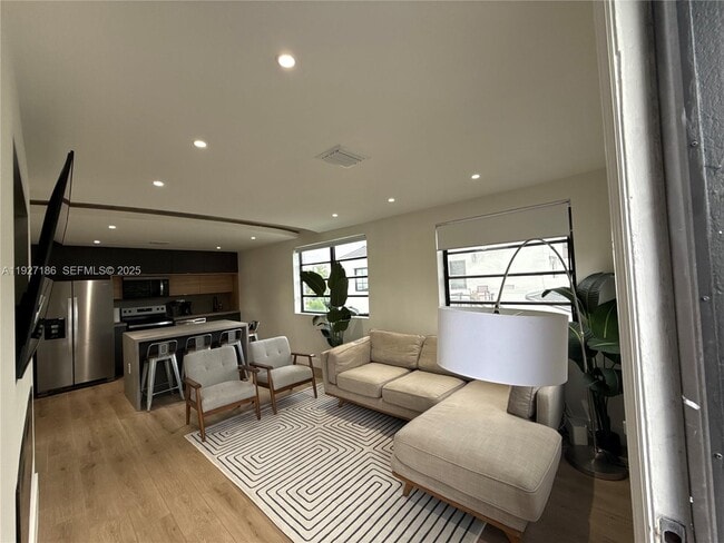 Building Photo - 1716 SW 11th St