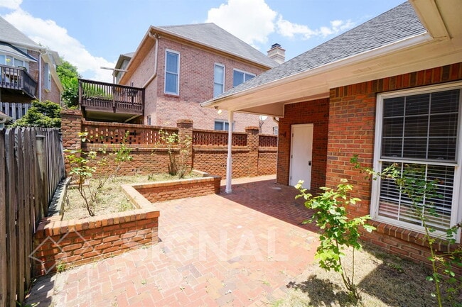 Building Photo - 2825-2827 7 Oaks Cir