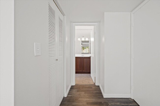 Building Photo - 1727 Village Blvd