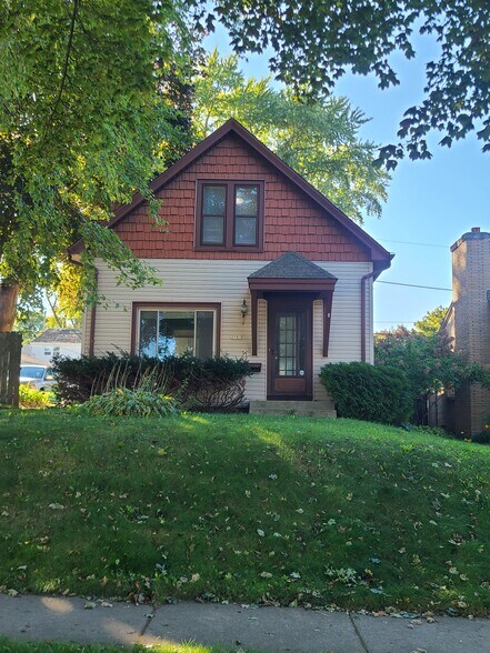 Primary Photo - 3981 S Pine Ave