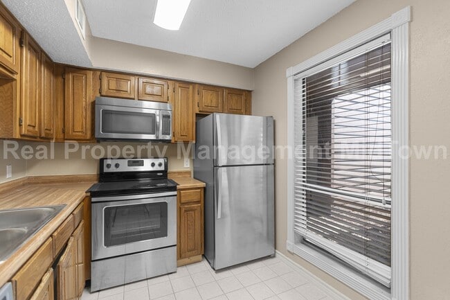 Building Photo - Cozy One-Bedroom Townhome in Prime Arlingt...