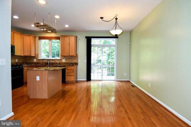 Building Photo - 7810 Locust Leaf Ln