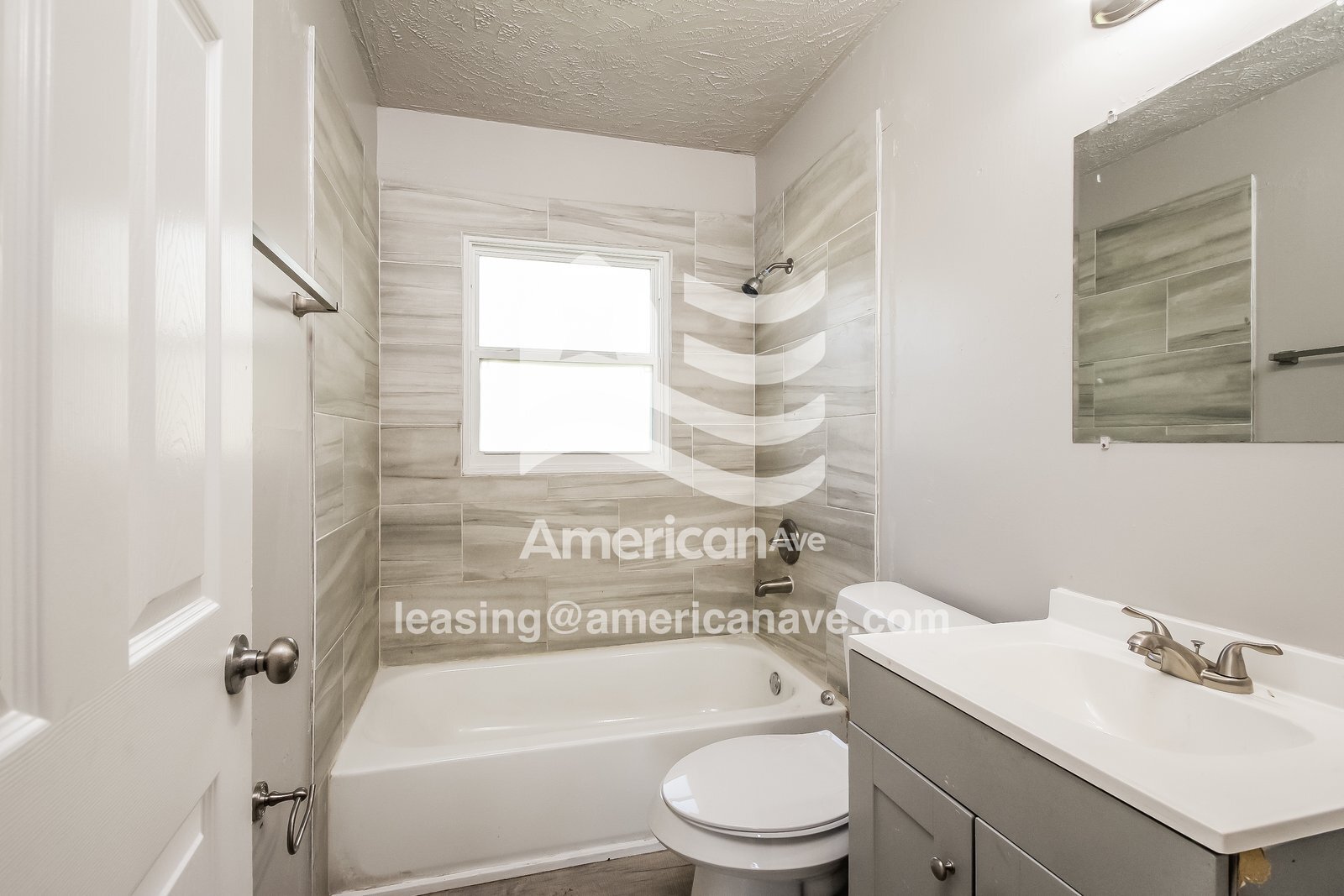 Building Photo - 725 E 42nd St N