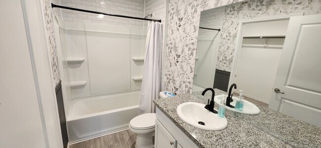 Building Photo - Charming 2-Bed, 2-Bath Home in Thea Meadows