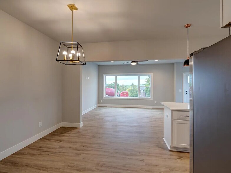 Building Photo - 115 Prairie Heights Dr