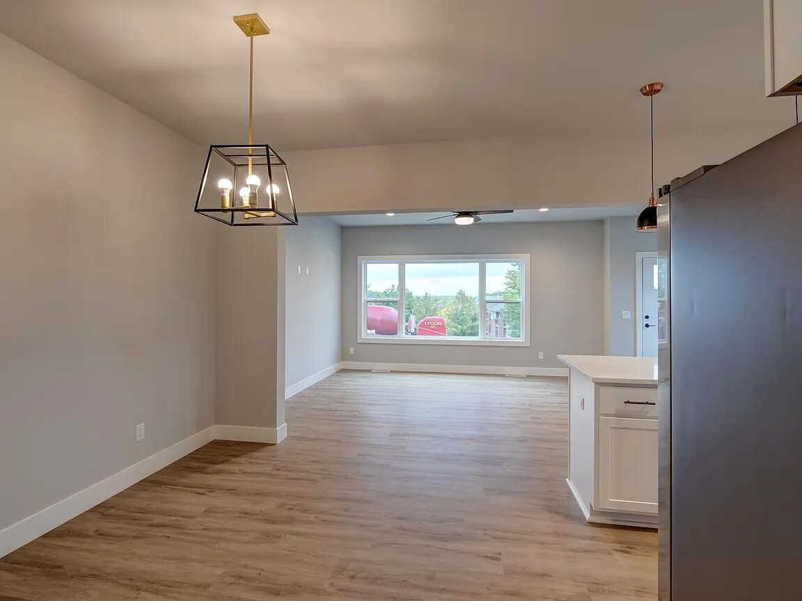 Building Photo - 115 Prairie Heights Dr