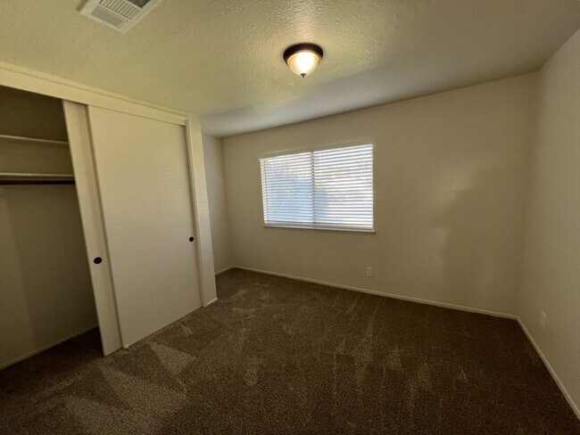 Building Photo - 1536 Sheldon Dr