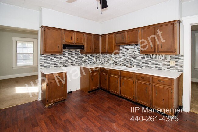 Building Photo - 9903 Sladden Ave
