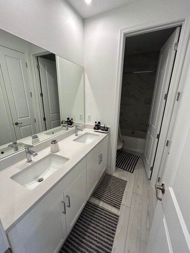 Building Photo - 12808 SW Eleanor Dr