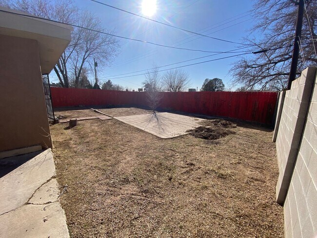 Building Photo - Beautiful 3 bedroom