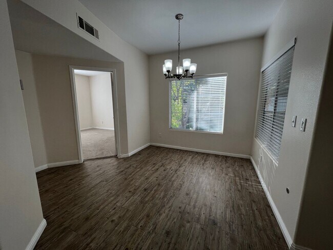 Building Photo - BEAUTIFUL UPGRADED CONDO/MANY AMENITIES - 3 BED, 2 BATH