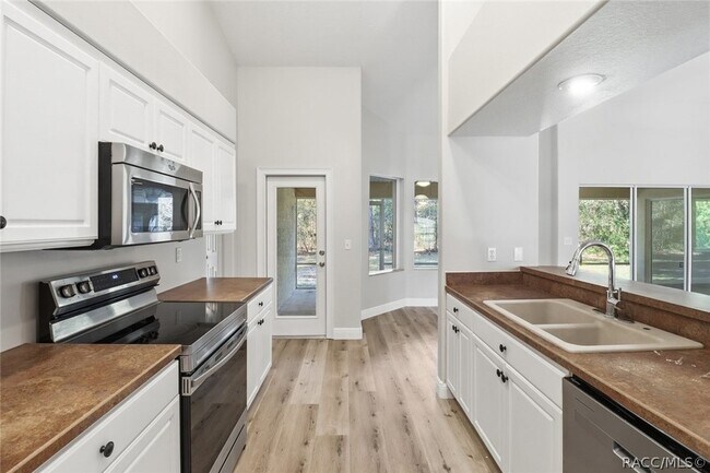 Building Photo - 8520 N Elkcam Blvd