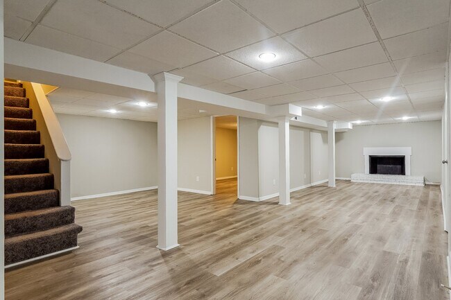 Building Photo - 2165 Circle Dr