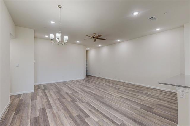 Building Photo - 16082 Doe Lk Dr