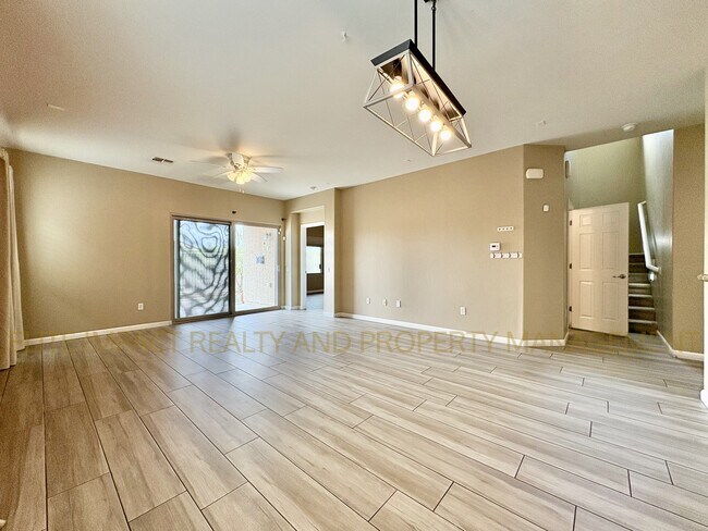Building Photo - 6004 S Meadow Breeze Dr