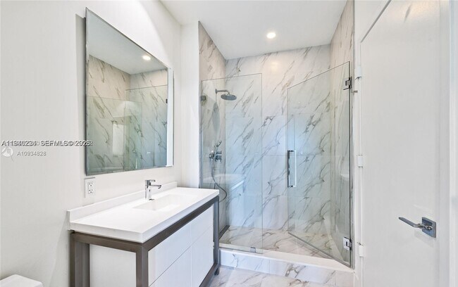 Building Photo - 2000 Metropica Wy