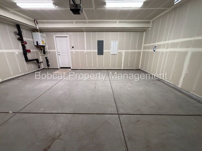 Building Photo - 852 Furlong Dr