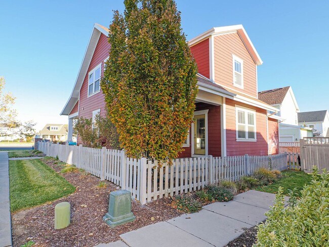 Building Photo - Beautiful House in Excellent Daybreak Loca...