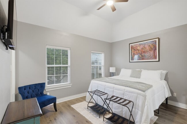 Building Photo - 9003 Bayview Cove Dr