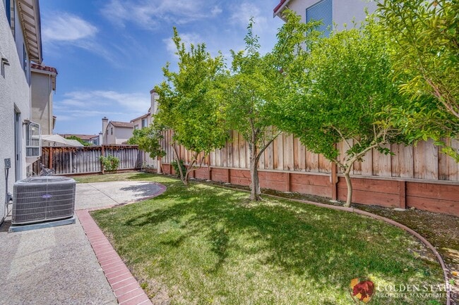 Building Photo - Comfort & Convenience in Santa Clara – Fre...