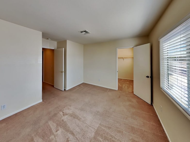 Building Photo - 53241 Clover Blossom Ct
