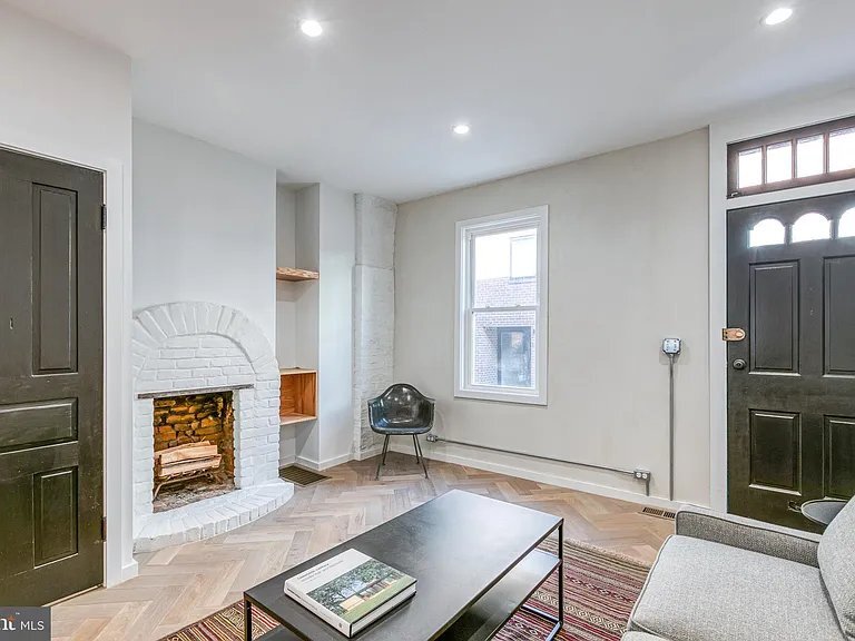 Building Photo - 2212 Panama St