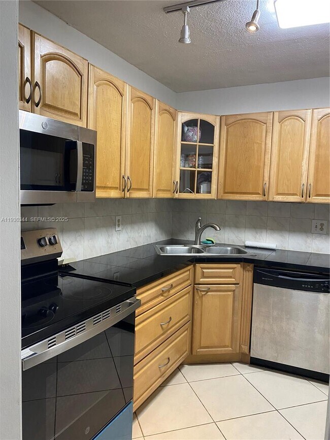 Building Photo - 1801 S Ocean Dr