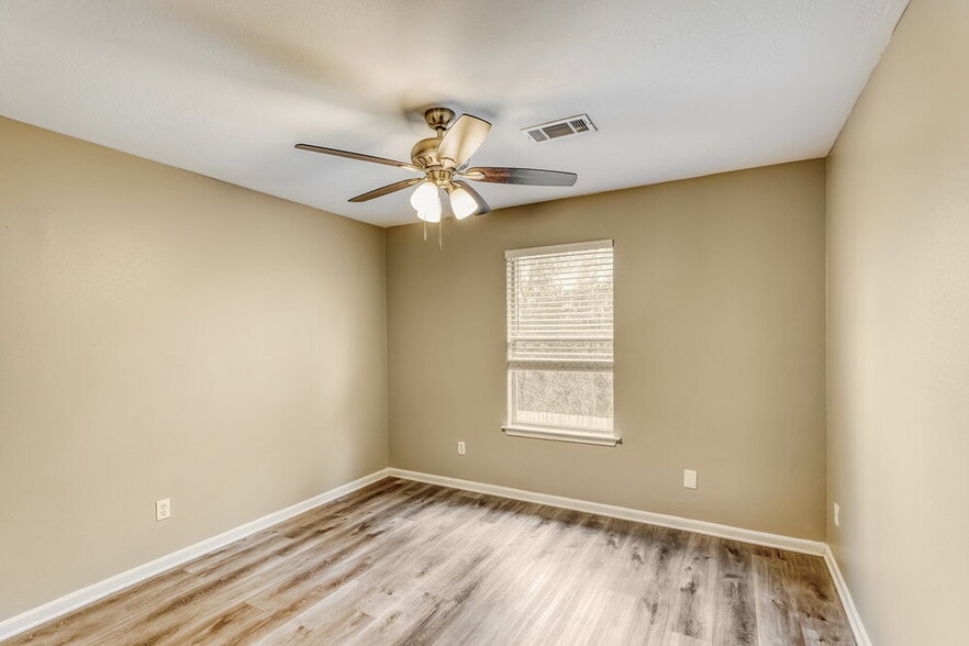 Building Photo - 19402 Garden Pool Ln