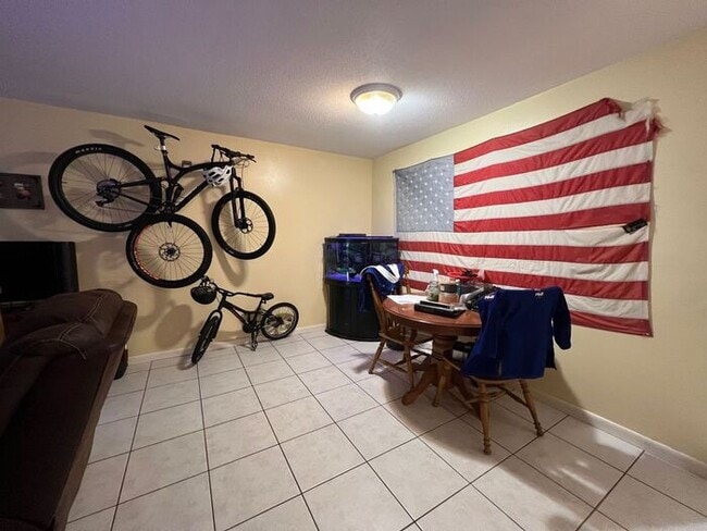 Building Photo - Cozy 2-Bedroom Duplex in Longwood – Availa...