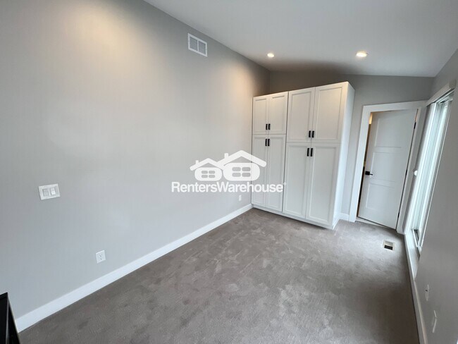 Building Photo - 1338 Perry St