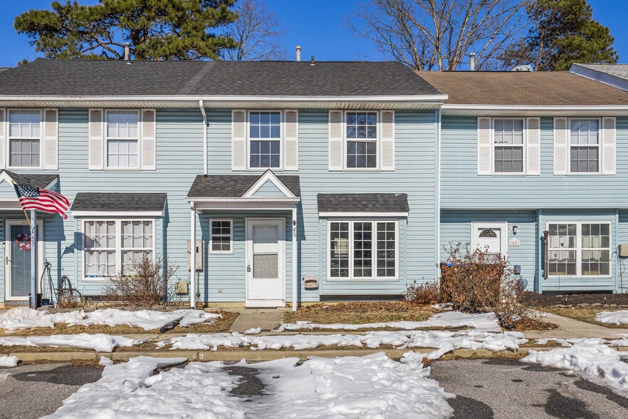 Building Photo - 49 Grant Ln