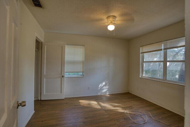 Building Photo - 1744 Granville Court S