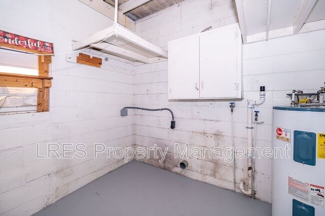Building Photo - 5601 Andora St