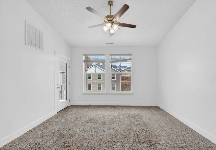 Building Photo - 1807 W Eaglewood Dr